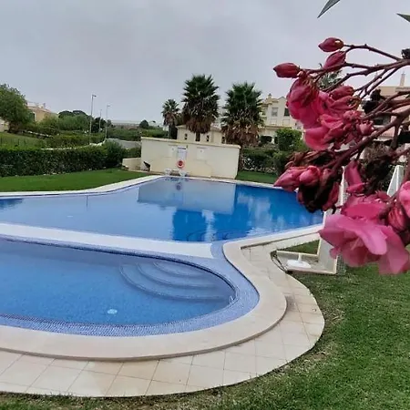 Pool And Garden Village-near Διαμέρισμα Αλμπουφέιρα
