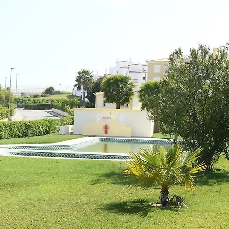 Pool And Garden Village-near Apartamento